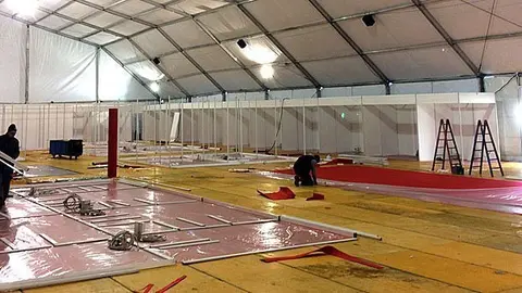 Muntatge d'estands, avui a l'Espai Fassina de Tàrrega portada
