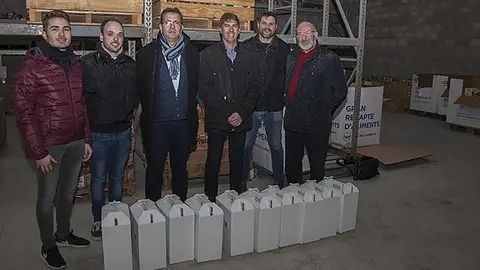 Els càrrecs electes d'ERC donen els lots de Nadal al Centre de Distribució d'Aliments 1