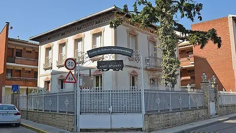 Edifici de Cal Duch en el que estaà previst traslladar l'EMMM