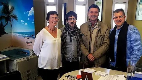 Josep Anton Ajates amb els membres de la mesa electoral