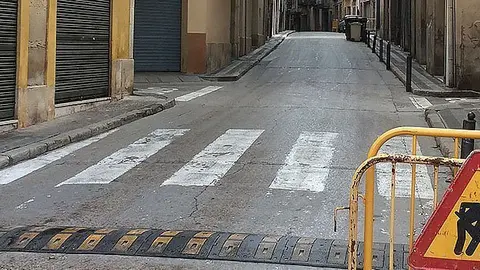 Avui s'han desplegat les primeres tanques d'obra al carrer Urgell si bé el vial no es tallarà fins dijous portada