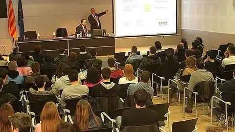 IMATGE D'ARXIU · Presentació d'una edició anterior del programa CatAzubi a Tàrrega portada