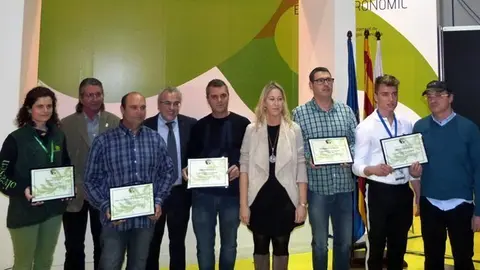 Foto de grup dels olis guanyadors de la 54a edició de la Fira de l'Oli i les Garrigues