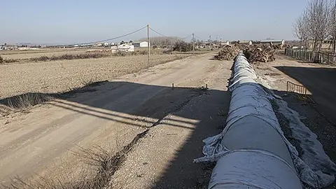 Obres de revestiment del canal al municipi de Bellvís