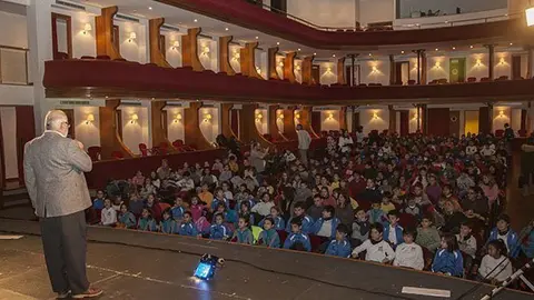 Dinàmica Educativa Teatre en Anglés Portada