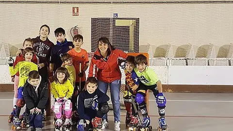 Jimena Ortiz amb els més petits del Club Aldahra Fagavi