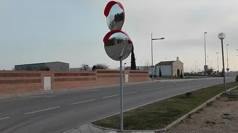 Miralls instal·lats en l'avinguda Sant Roc del Palau d'Anglesola