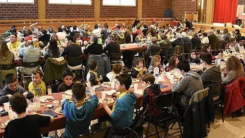El Local del Ball de Sidamon estrena reforma amb la calçotada popular