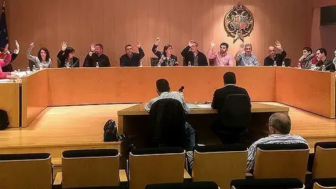 moment de la votació de la modificacio del POUM de Tàrrega al ple d'aquest dijous foto acn portada