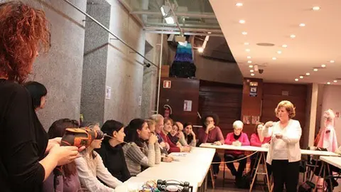 El Museu de Vestits de Paper organitza cursos 1 portada