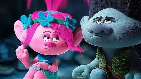 Cinema familiar amb la pel·lícula Trolls interior