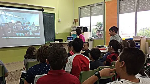 Els alumnes de l'escola Arnau Berenguer practiquen l'anglès