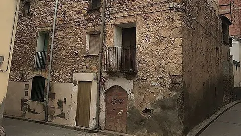 Enderroc d'edificis municipals a La Granja d'Escarp portada