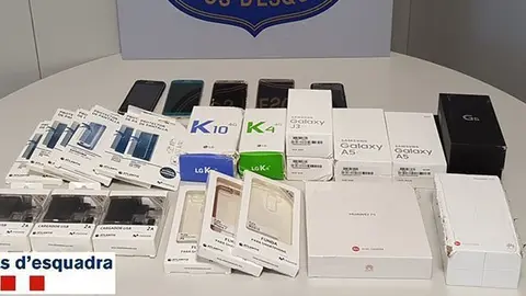 Material que els detinguts havien sostret d&#39;una furgoneta de paqueteria