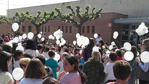 Homenatge de l'escola Ramon Farrerons a la mestra de Bellvís Antonieta Sancho