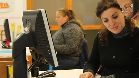 Els alumnes preparen els projectes de les empreses virtuals