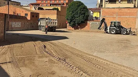 Obres en la zona de pàrquing del carrer Domènec Cardenal
