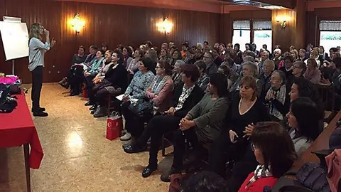 Katia Medeles en una de les jornades en que participa.