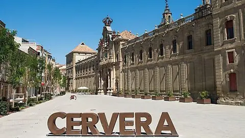 Imatge de la plaça de la Universitat de Cervera
