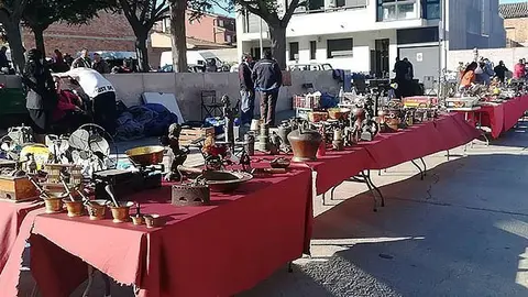 El mercat d'antiquaris, brocanters i col·leccionistes de les Borges Blanques portada