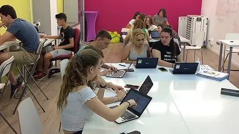 Alumnes de l'INS Josep Vallverdú treballem a l'AulABP