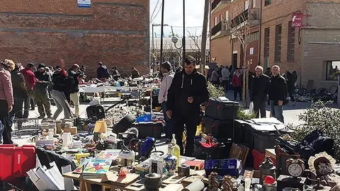 El solar havia acollit parades del mercat d'antiquaris dels diumenges