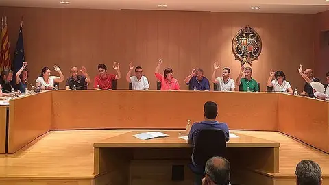 Tàrrega aprova el pacte de govern entre els grups de CiU i ERC portada