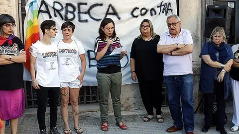 Lectura del manifest per part de la corporació municipal d'Arbeca