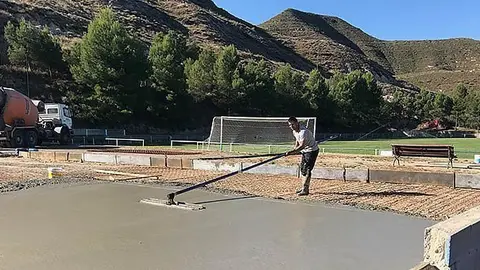 Obres de preparació de la nova pista de pàdel