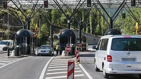 Imatge de l'aduana de La Farga de Moles 2