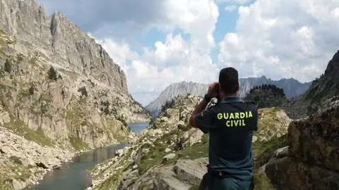 Agents del Seprona en la tasca de vigilància dels espais naturals