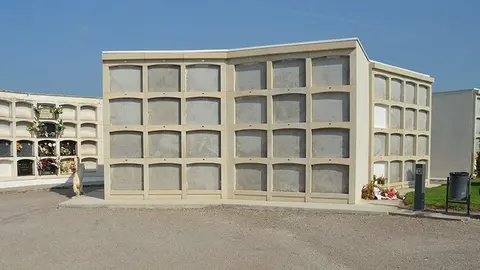 Imatge d'una de les darreres fases de nínxols al cementiri de Mollerussa