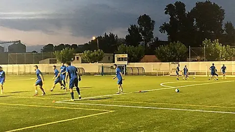 Primer entrenament en el camp municipal d'Alcarràs