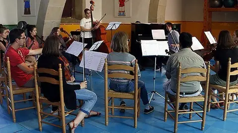 Alumnes treballant en una de les anteriors edicions de AIMS