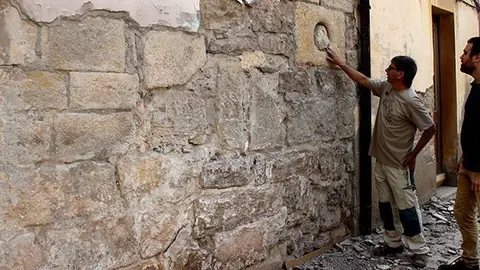 El regidor raul Palacios amb els tècnics visiten la torre medieval 1