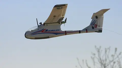Imatge del dron utilitzat per investigadors del CTFC per la recerca a l'estany d'Ivars i Vila-sana. (Horitzontal)