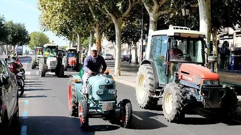 Tractors arribant a la subdelegació del govern de l'Estat a Lleida.