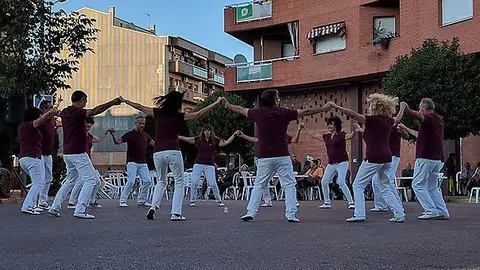 Estrena de la sardana “Amics Abans i Ara” en la ballada en commemoració al Monument a la Sardana 2 portada
