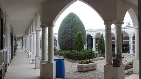 Imatge de les instal·lacions del Cementiri del palau d'Anglesola