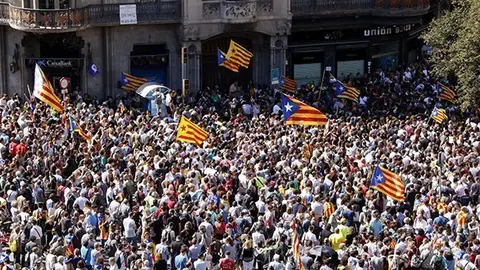 Mobilitzacions davant de les conselleries intervingudes a Barcelona