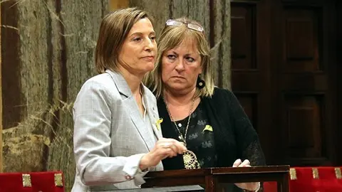 La presidenta del Parlament Carme Forcadell vota la resolució