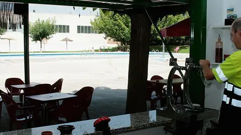 El bar de les piscines s'haurà de separar de la resta d'instal·lació
