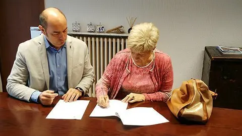L'alcalde de Balaguer Jordi Ignasi Vidal en l'acte de signatura