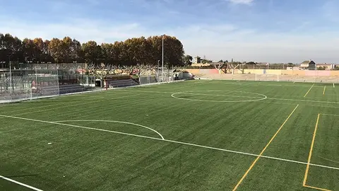 Imatge de la nova gespa artificial del camp d'esports de Juneda