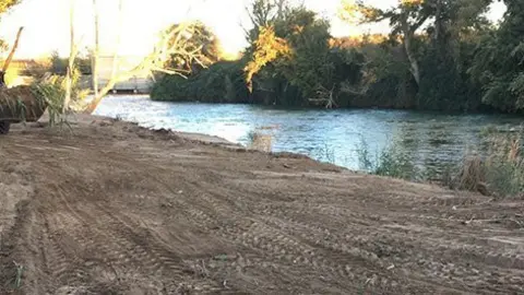 L’Ajuntament d'Aitona neteja de llera del riu Segre al seu pas pel terme municipal