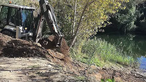 L’Ajuntament neteja de llera del riu Segre al seu pas pel terme municipal d’Aitona portada