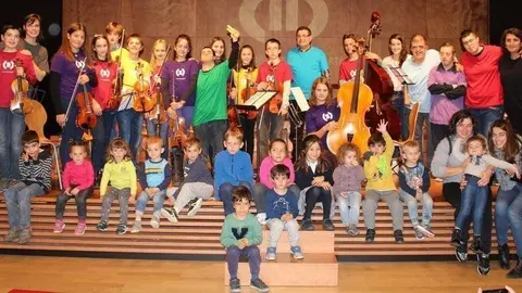 Els participants en l'espectacle El Paquest que es va representar Espai Orfeó de Lleidatà