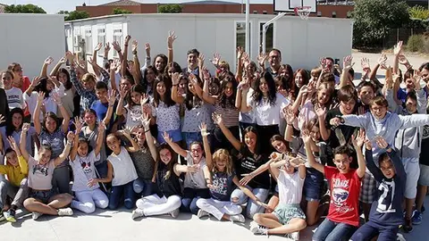 Els alumnes de l'escola Doctor Serés d'Alpicat a la presentació de l'acte.