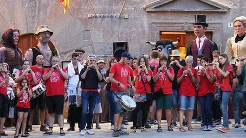 El Brut i la Bruta donen el tret de sortida als carnavals de Torà