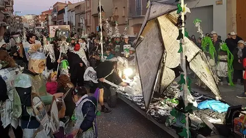 L'ocell de paper elaborat pels alumnes de l'escola Ignasi Peraire